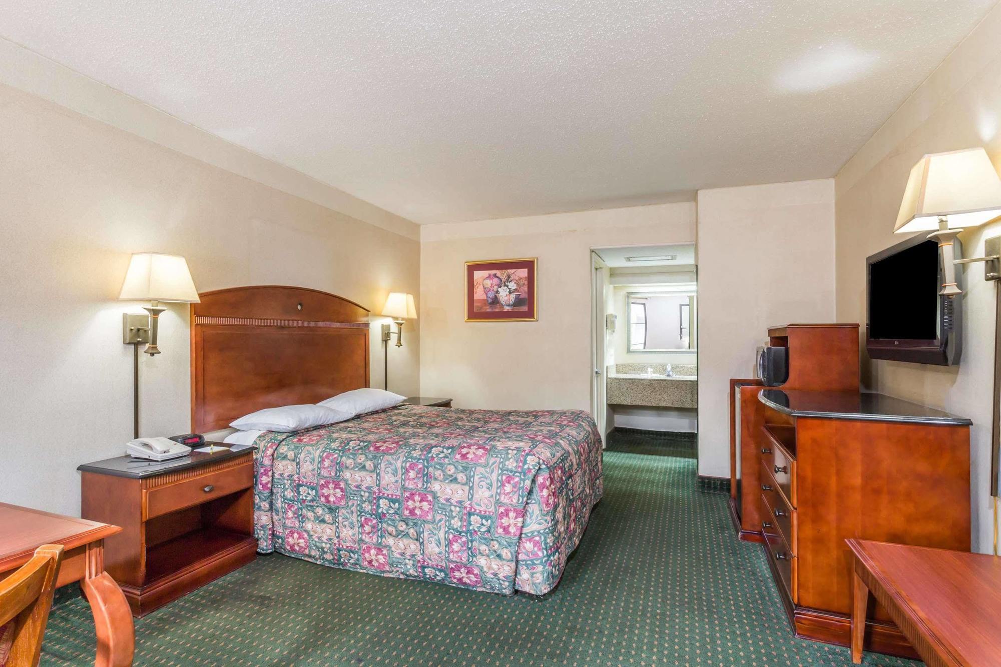 Days Inn By Wyndham Camp Springs Andrews Afb Экстерьер фото