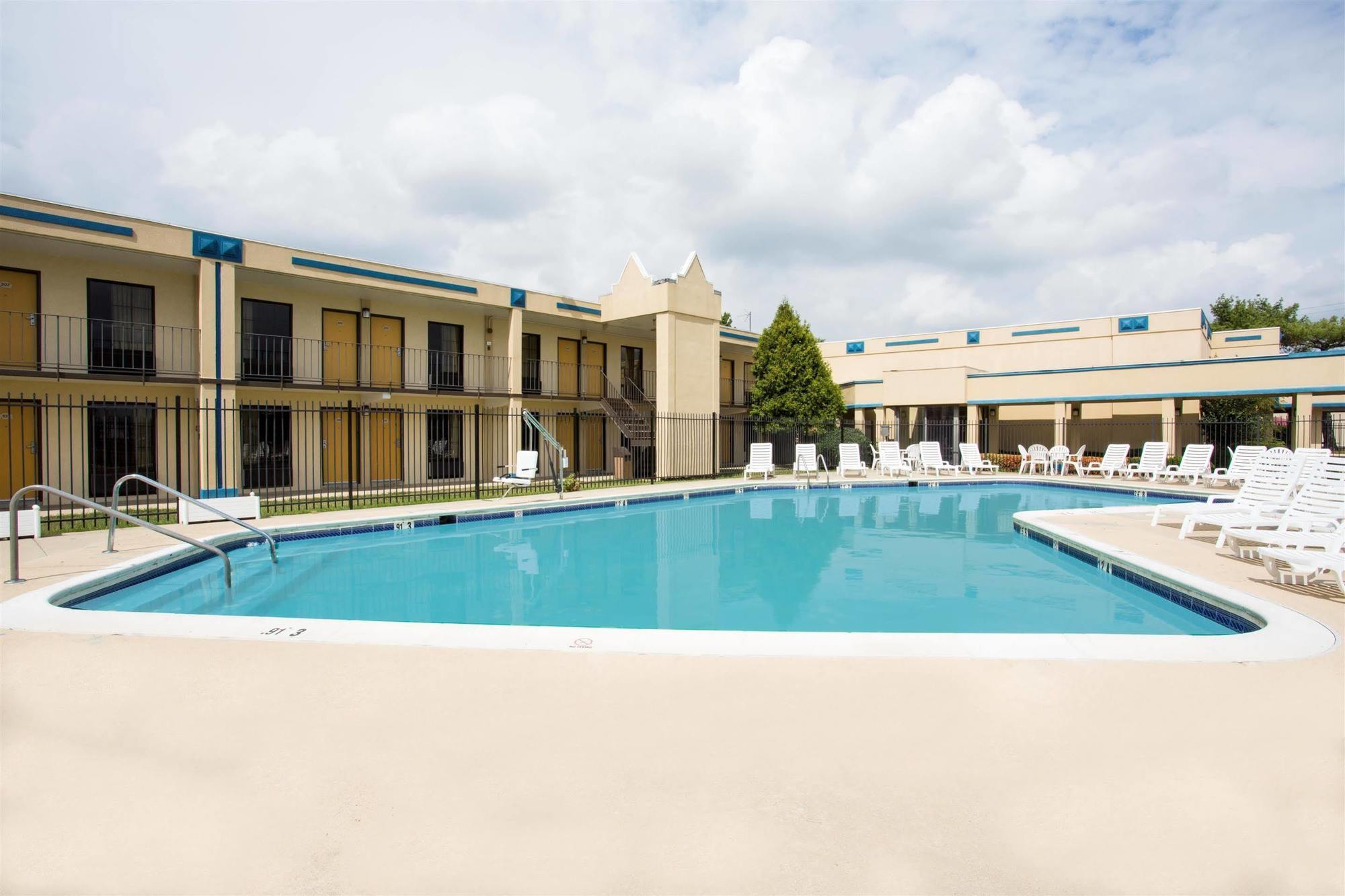 Days Inn By Wyndham Camp Springs Andrews Afb Экстерьер фото