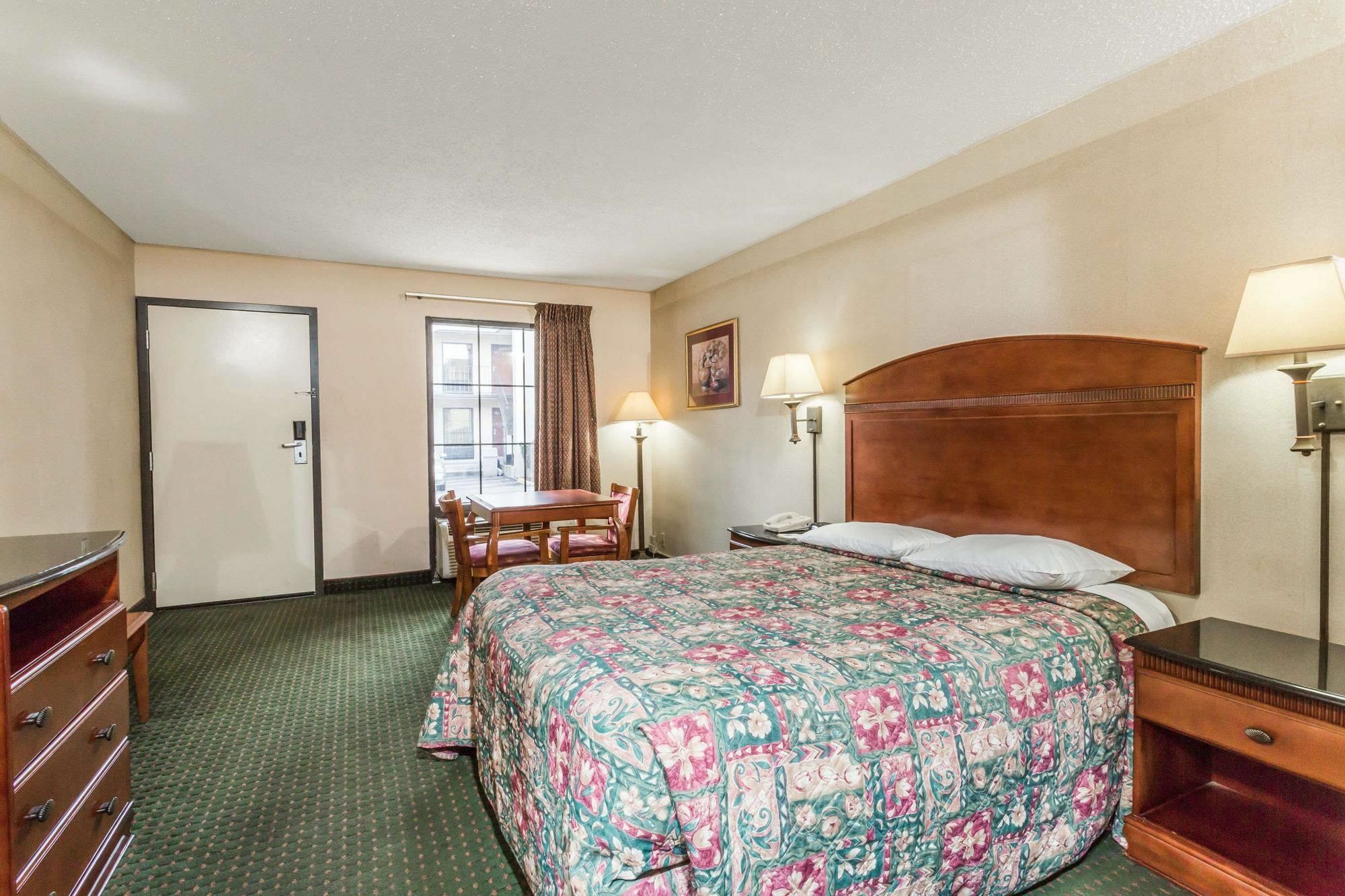 Days Inn By Wyndham Camp Springs Andrews Afb Экстерьер фото